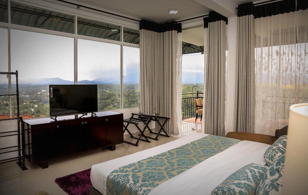 Romance Hills Hotel Kandy Bagian luar foto